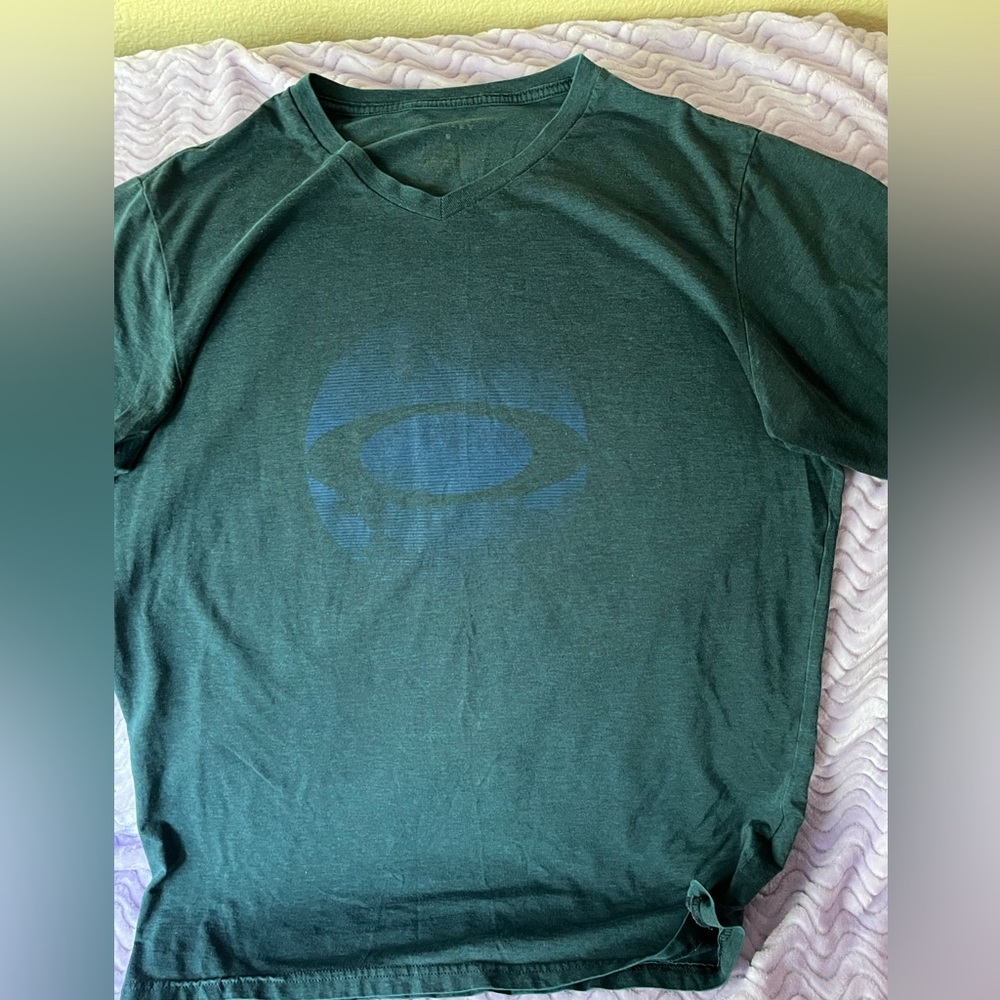 Oakley T Shirt Men’s Size L Teal Blue Short Sleeve V Neck Logo Graphic Tee